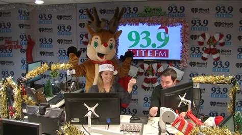 When Does 93.9 Start Christmas Music: A Multi-Perspective Exploration