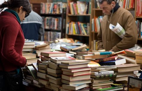 where to sell books and how does the digital age change book distribution?